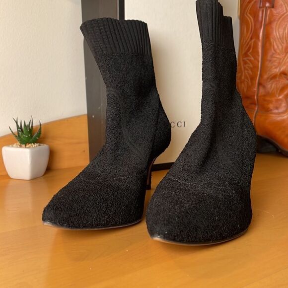EUC Gianvito Rossi Black Stretch Textured Sock Boot Kitten Heel 39.5/9.5 - Picture 4 of 14